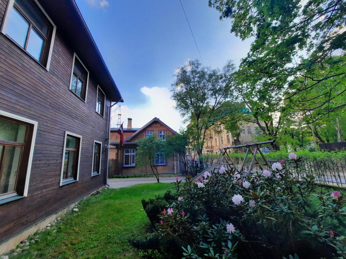 Wooden House Near City Center Riga Exterior foto